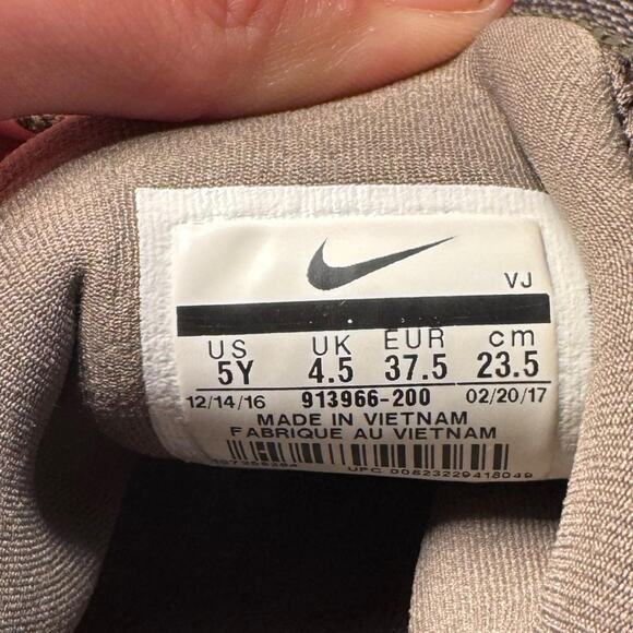 5Y/W6.5 Nike Presto Fly – Olive Mesh Lightweight Sneakers - Picture 6 of 7